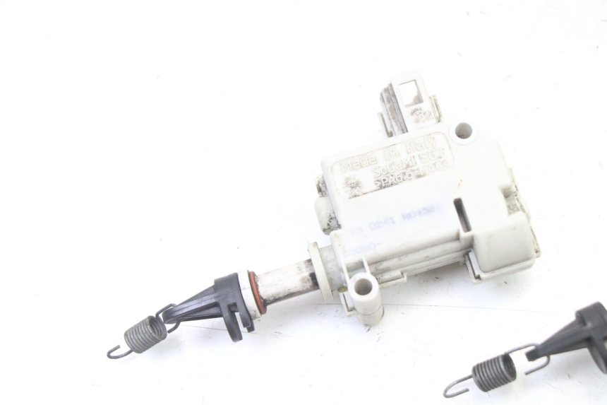 photo de MOTOR DE ABERTURA DO BAÚ PIAGGIO MP3 500 (2011 - 2015) - Detalhe da peça