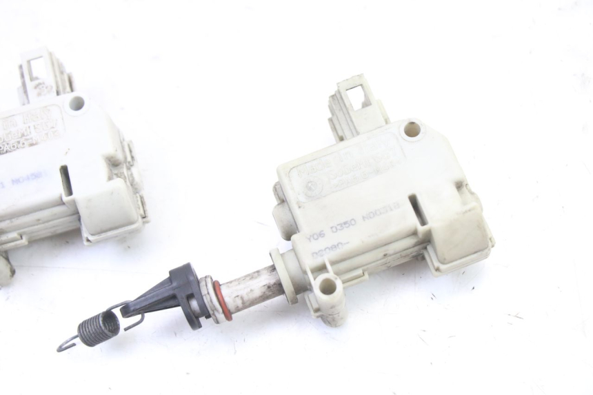 photo de MOTOR DE ABERTURA DO BAÚ PIAGGIO MP3 500 (2011 - 2015) - Zoom do estado de desgaste