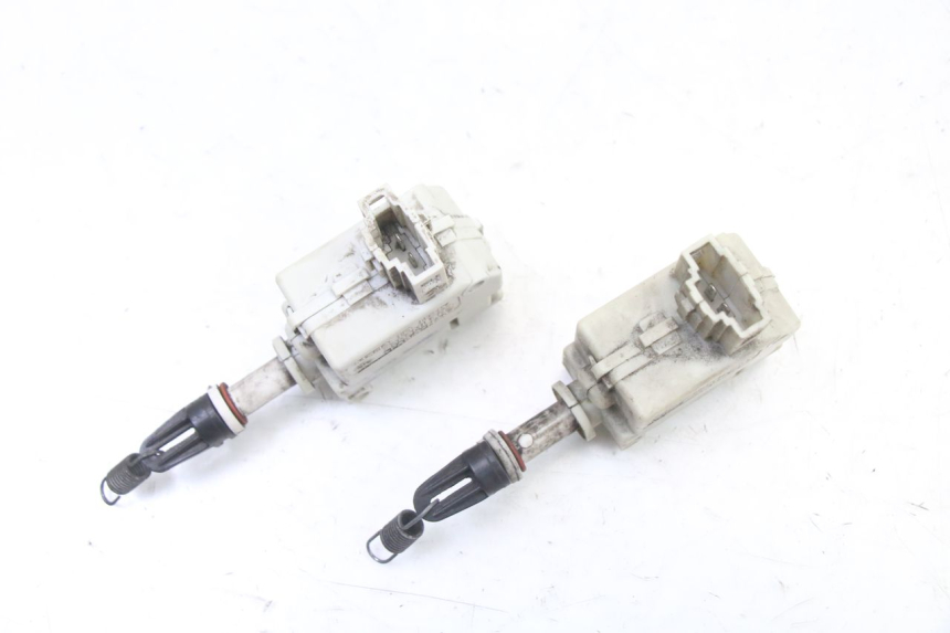 photo de MOTOR DE ABERTURA DO BAÚ PIAGGIO MP3 500 (2011 - 2015) - Ampliação técnica