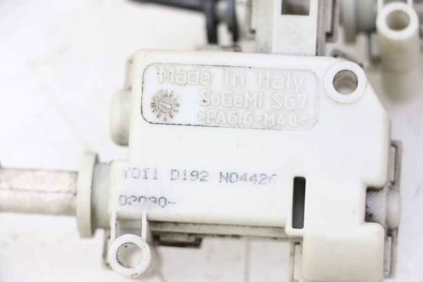 photo de MOTOR DE ABERTURA DO BAÚ PIAGGIO MP3 500 (2011 - 2015) - Detalhe da peça
