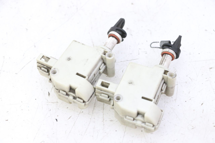 photo de MOTOR DE ABERTURA DO BAÚ PIAGGIO MP3 500 (2011 - 2015) - Ampliação técnica