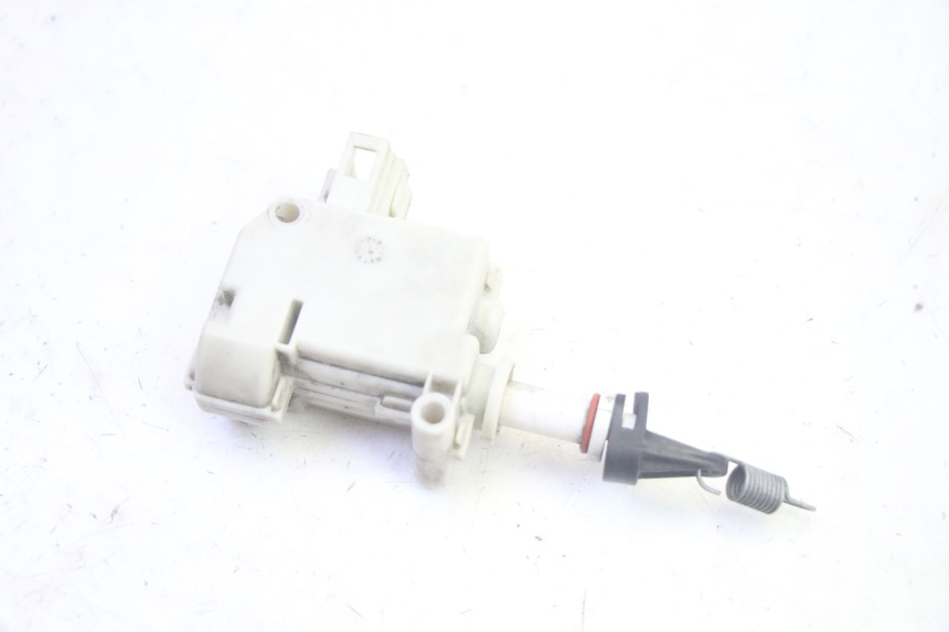 photo de MOTOR DE ABERTURA DO BAÚ PIAGGIO MP3 500 (2016 - 2018) - Vista principal