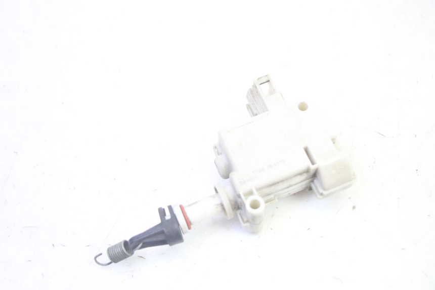 photo de MOTOR DE ABERTURA DO BAÚ PIAGGIO MP3 500 (2016 - 2018) - Detalhe da peça