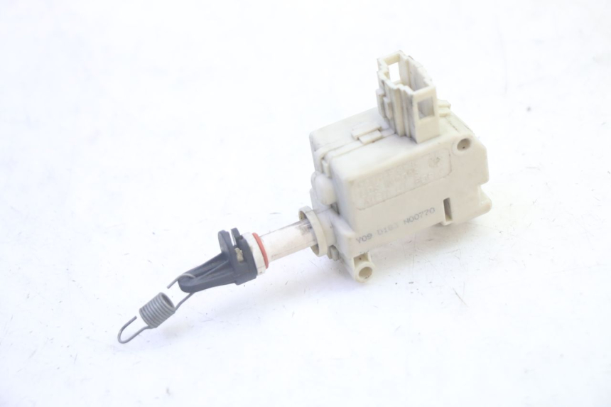 photo de MOTOR DE ABERTURA DO BAÚ PIAGGIO MP3 RL 250 (2006 - 2010) - Detalhe da peça