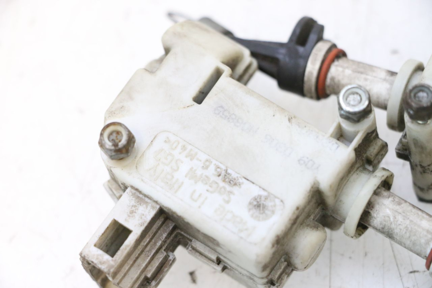 photo de MOTOR DE ABERTURA DO BAÚ PIAGGIO MP3 RL 250 (2006 - 2010) - Zoom do estado de desgaste