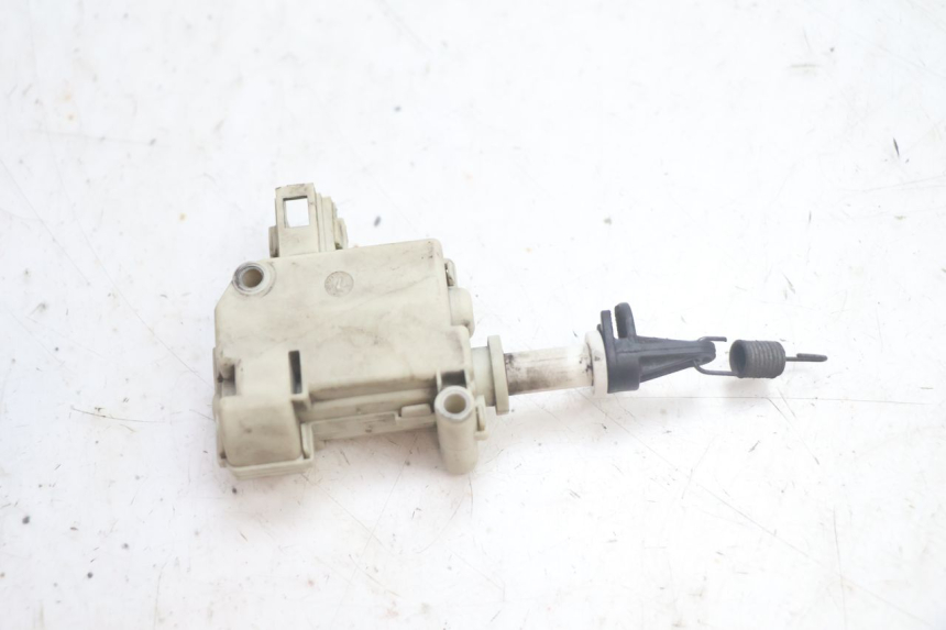 photo de MOTOR DE ABERTURA DO BAÚ PIAGGIO MP3 125 (2006 - 2014) - Zoom do estado de desgaste