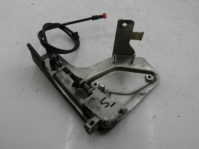 photo de MOTOR DE ABERTURA DO BAÚ PIAGGIO MP3 RL 125 (2006 - 2014) - Vista principal