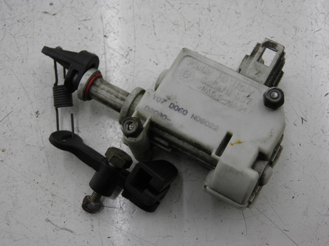 photo de MOTOR DE ABERTURA DO BAÚ PIAGGIO X8 STREET 125 (2006 - 2007) - Detalhe da peça