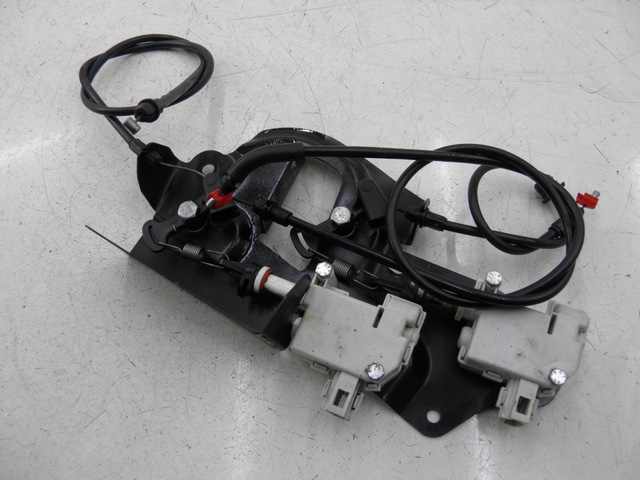 photo de MOTOR DE ABERTURA DO BAÚ PIAGGIO XEVO - X EVO 125 (2010 - 2015) - Vista principal