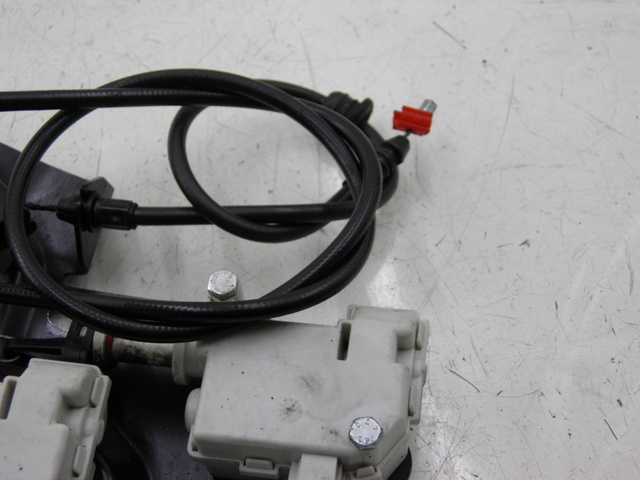 photo de MOTOR DE ABERTURA DO BAÚ PIAGGIO XEVO - X EVO 125 (2010 - 2015) - Ampliação técnica