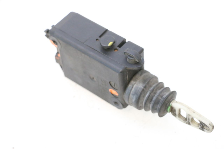 photo de MOTOR DE ABERTURA DO BAÚ PEUGEOT SATELIS COMPRESSOR K15 125 (2006 - 2009) - Zoom do estado de desgaste