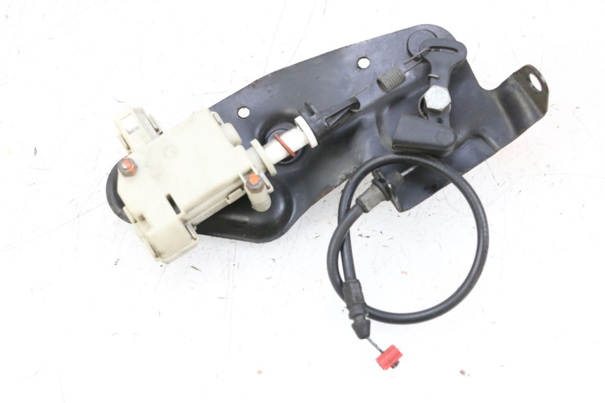 photo de MOTOR DE ABERTURA DO BAÚ PIAGGIO VESPA GTS SUPER IE 125 (2009 - 2016) - Vista principal