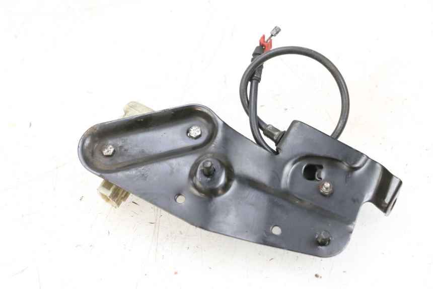 photo de MOTOR DE ABERTURA DO BAÚ PIAGGIO VESPA GTS SUPER IE 125 (2009 - 2016) - Detalhe da peça