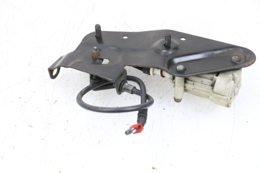 photo de MOTOR DE ABERTURA DO BAÚ PIAGGIO VESPA GTS SUPER IE 125 (2009 - 2016) - Zoom do estado de desgaste