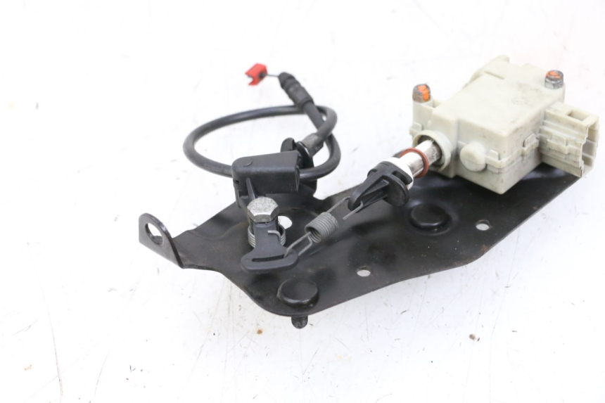 photo de MOTOR DE ABERTURA DO BAÚ PIAGGIO VESPA GTS SUPER IE 125 (2009 - 2016) - Ampliação técnica