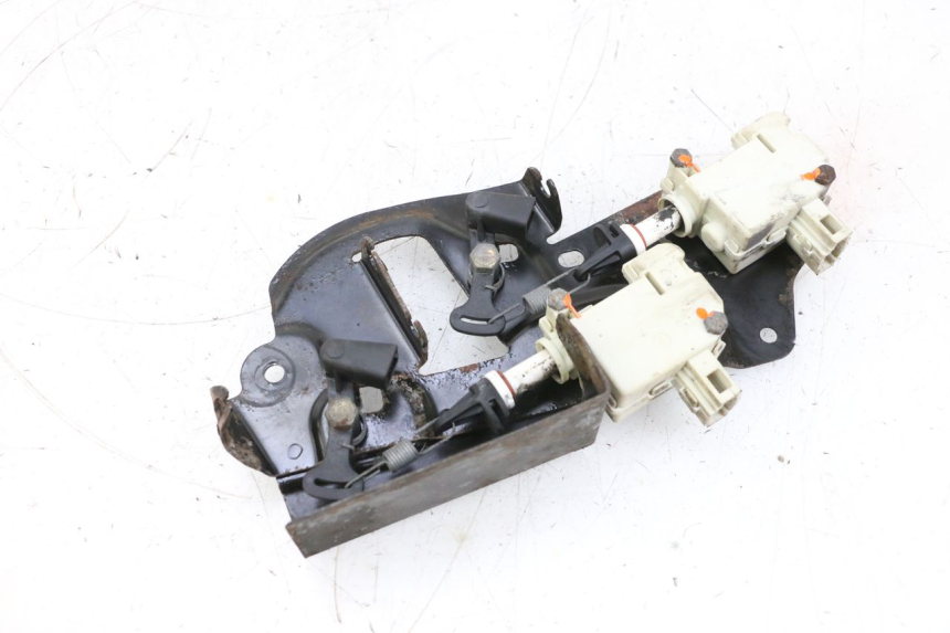 photo de MOTOR DE ABERTURA DO BAÚ PIAGGIO X8 125 (2004 - 2007) - Vista principal