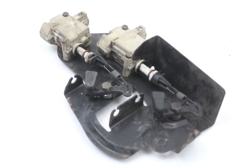 photo de MOTOR DE ABERTURA DO BAÚ PIAGGIO XEVO - X EVO 125 (2007 - 2017) - Detalhe da peça