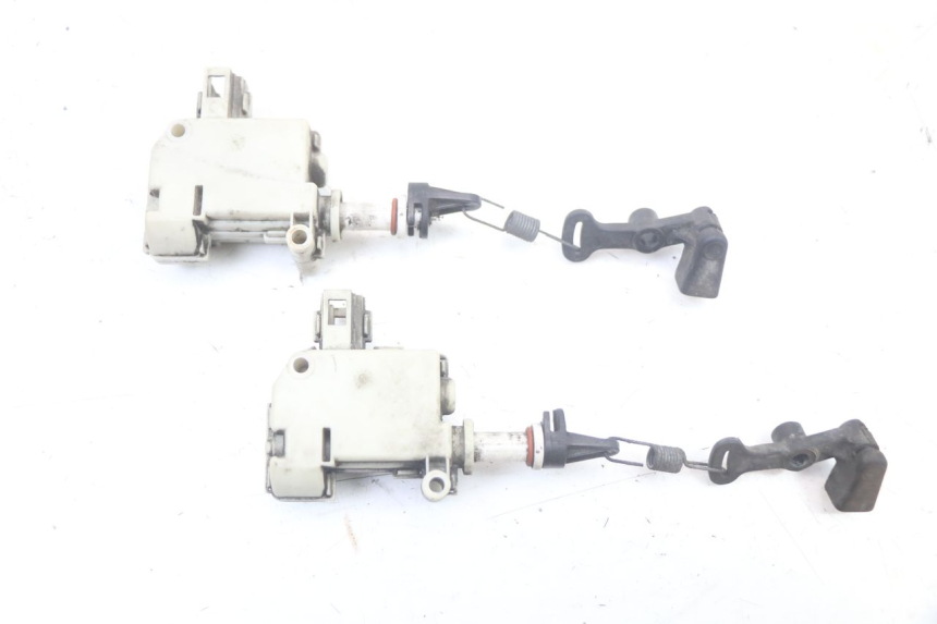 photo de MOTOR DE ABERTURA DO BAÚ PIAGGIO XEVO - X EVO 125 (2007 - 2017) - Detalhe da peça