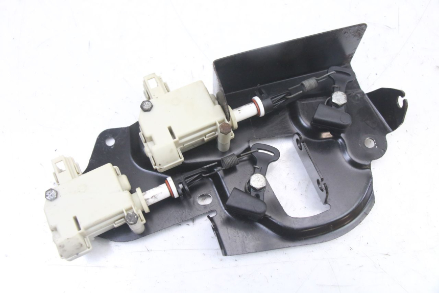 photo de MOTOR DE ABERTURA DO BAÚ PIAGGIO XEVO - X EVO 125 (2007 - 2017) - Vista principal