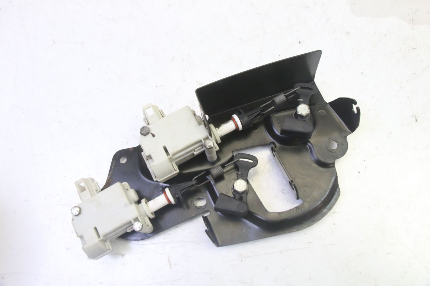 photo de MOTOR DE ABERTURA DO BAÚ PIAGGIO XEVO - X EVO 125 (2007 - 2017) - Vista principal