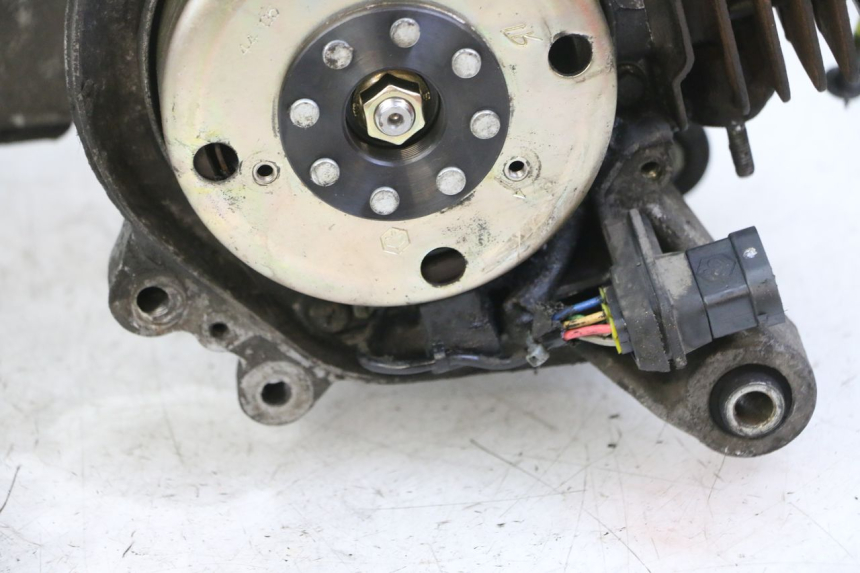 photo de MOTOR PIAGGIO VESPA LX 2T 50 (2005 - 2013) - Detalhes característicos