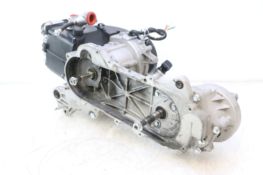 photo de MOTOR JM MOTORS R-MAX TECH 50 (2024 - 2026) - Estado da superfície