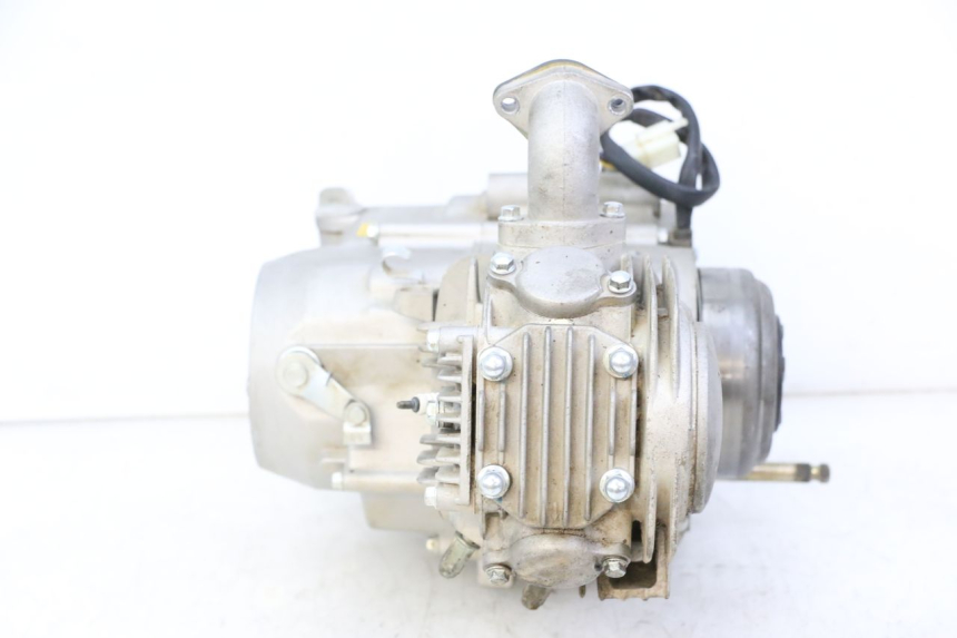photo de MOTOR APOLLO RFZ 125 - Detalhes característicos
