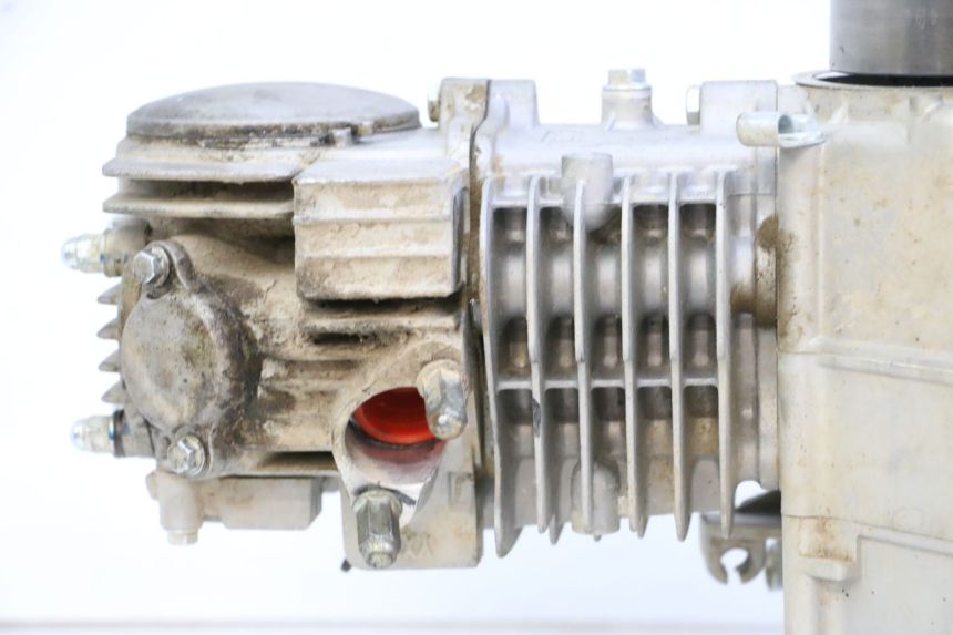 photo de MOTOR APOLLO RFZ 125 - Outro ângulo de visão