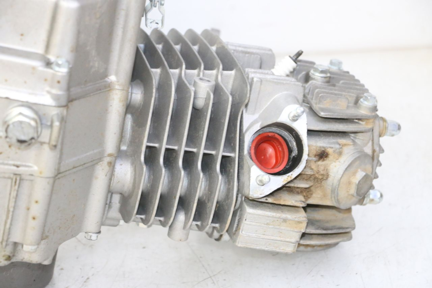 photo de MOTOR APOLLO RFZ 125 - Outro ângulo de visão