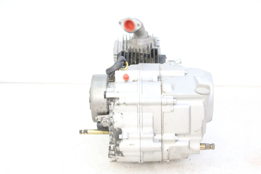 photo de MOTOR APOLLO RFZ 125 - Vista de perto