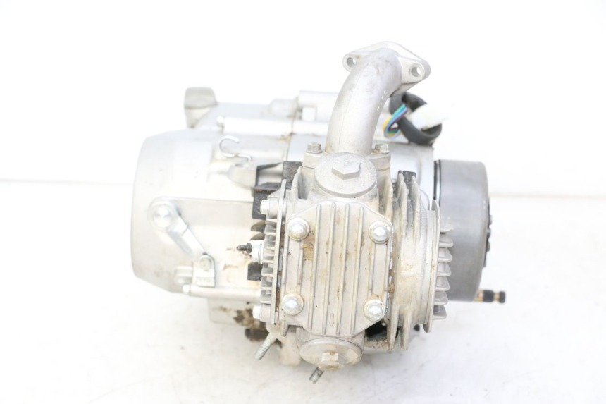 photo de MOTOR APOLLO RFZ 125 - Estado da superfície