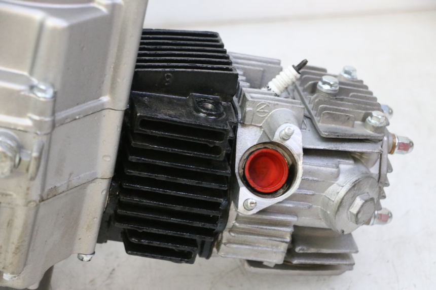 photo de MOTOR APOLLO RFZ 125 - Outro ângulo de visão