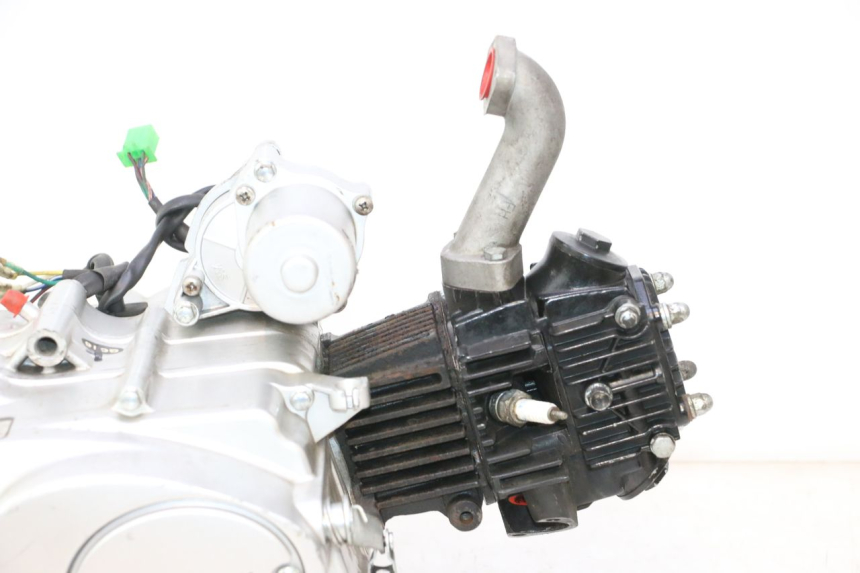 photo de MOTOR YAMASAKI ROADSTER 50 (2013 - 2018) - Detalhes característicos