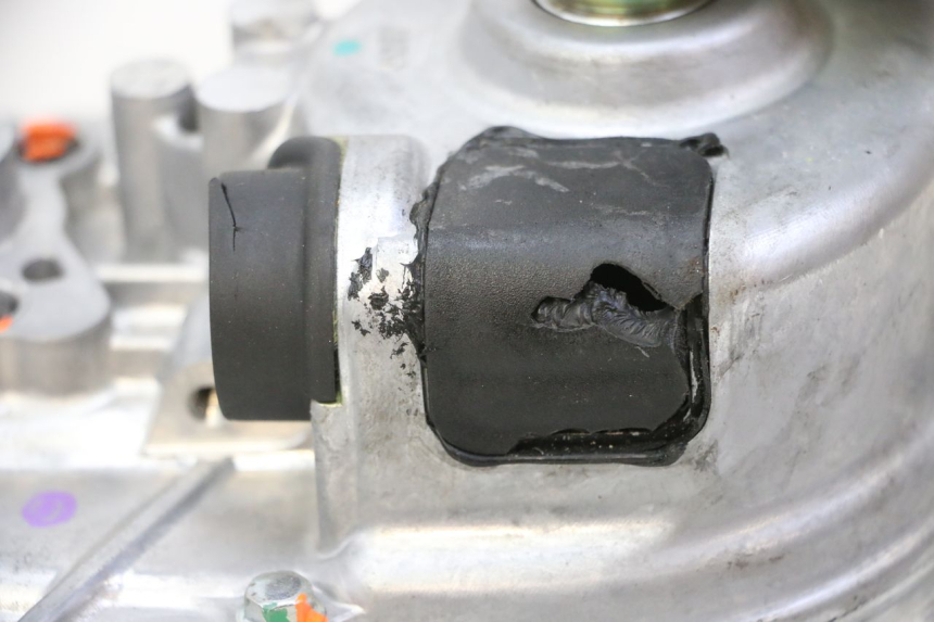 photo de MOTOR ROLL LOCK PIAGGIO MP3 HPE 310 (2024 - 2025) - Outro ângulo de visão