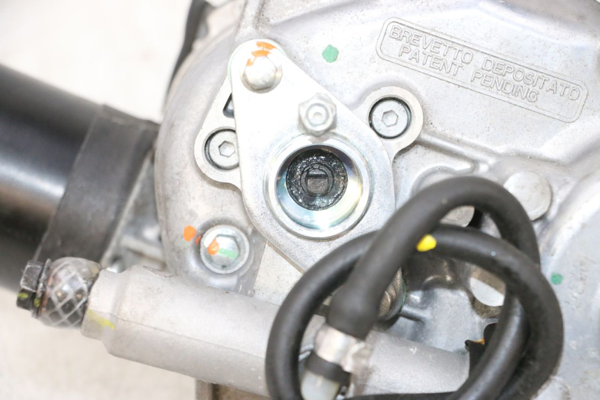 photo de MOTOR ROLL LOCK PIAGGIO MP3 HPE 300 (2019 - 2026) - Pontos de fixação