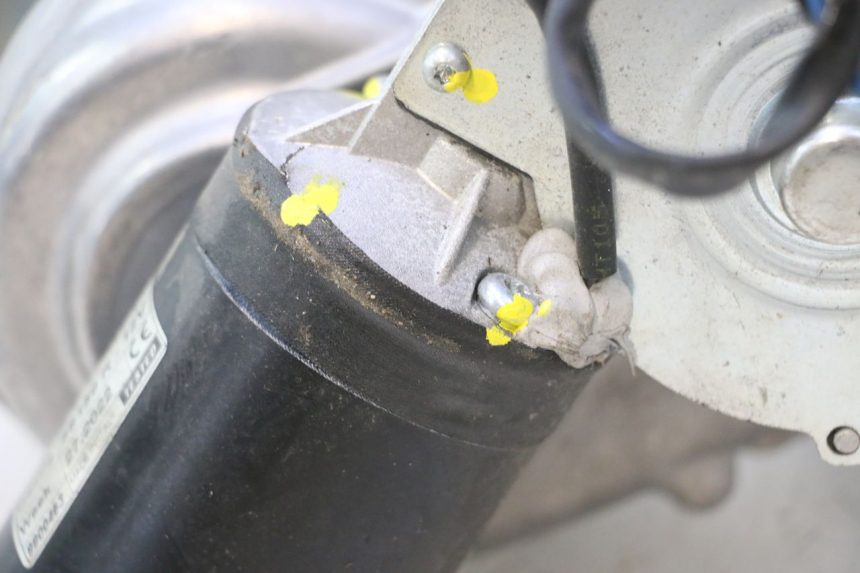 photo de MOTOR ROLL LOCK PIAGGIO MP3 HPE 530 (2022 - 2026) - Detalhes característicos