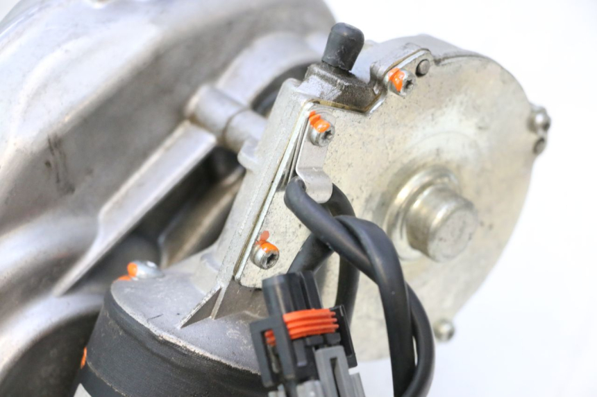 photo de MOTOR ROLL LOCK PIAGGIO MP3 LT 300 (2010 - 2016) - Detalhes característicos