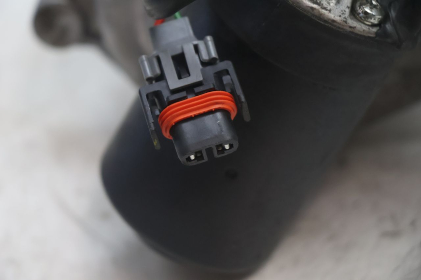 photo de MOTOR ROLL LOCK PIAGGIO MP3 125 (2006 - 2014) - Vista geral