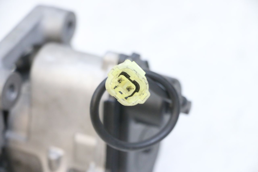 photo de MOTOR ROLL LOCK YAMAHA TRICITY 300 (2020 - 2024) - Outro ângulo de visão