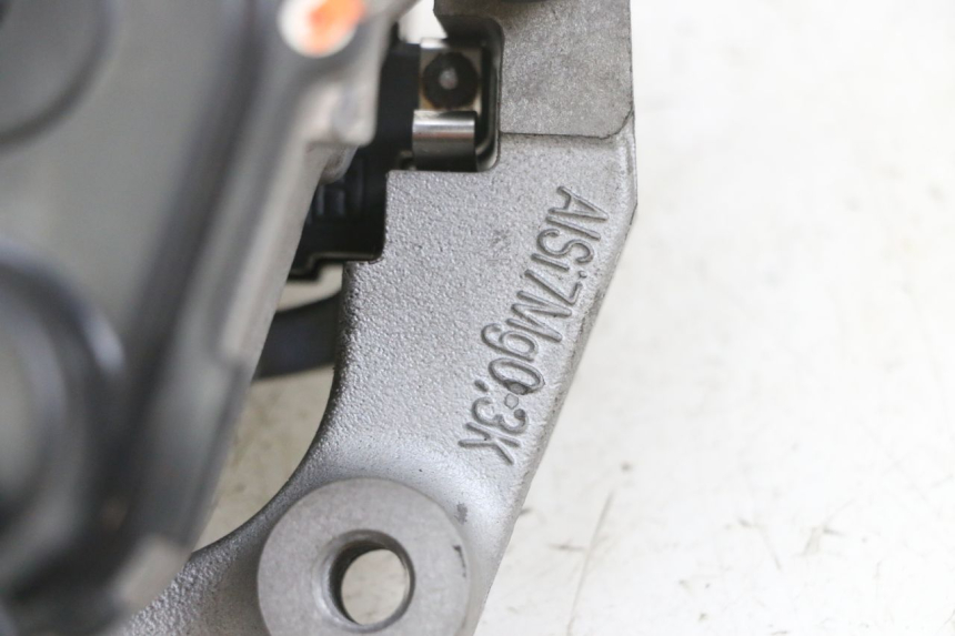 photo de MOTOR ROLL LOCK YAMAHA TRICITY 300 (2020 - 2024) - Marcações e referências