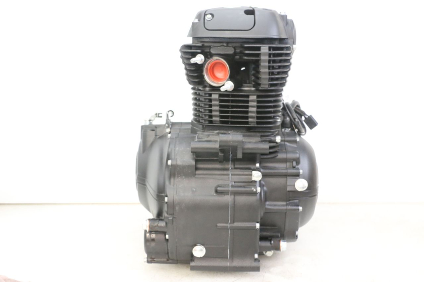 photo de MOTOR ROYAL ENFIELD SCRAM 411 (2022 - 2024) - Vista de perto