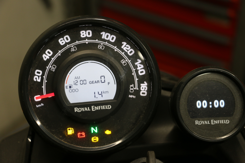 photo de MOTOR ROYAL ENFIELD SCRAM 411 (2022 - 2024) - Zoom de qualidade