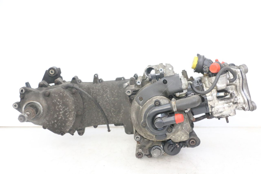 photo de MOTOR APRILIA SCARABEO GT TOURING 125 (1999 - 2005) - Detalhes característicos