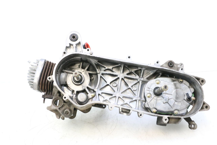 photo de MOTOR PEUGEOT STREETZONE NAKED 2T 50 (2014 - 2018) - Pontos de fixação