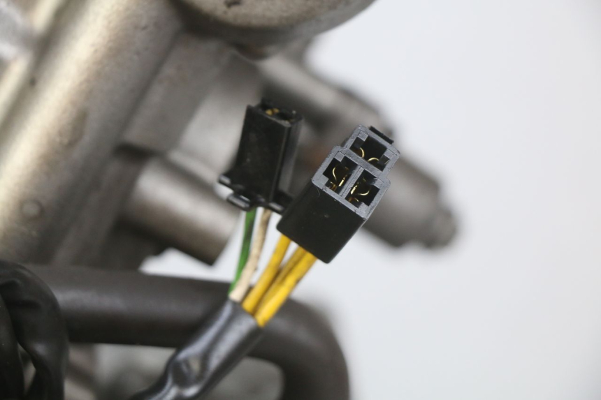 photo de MOTOR SUZUKI SV S 650 (1999 - 2002) - Detalhes característicos