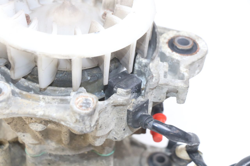 photo de MOTOR PEUGEOT TREKKER 50 (1998 - 2004) - Outro ângulo de visão
