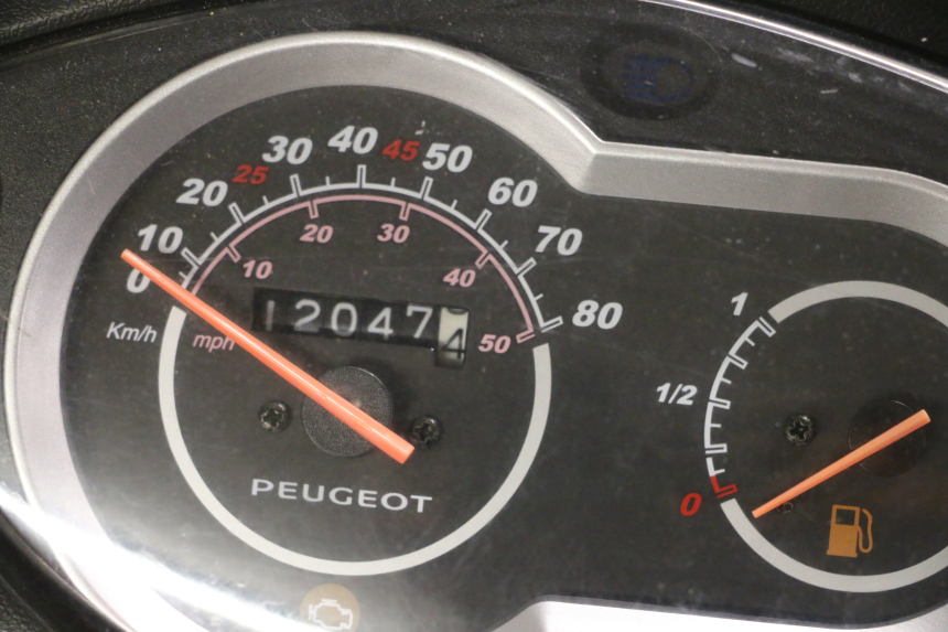 photo de MOTOR PEUGEOT TWEET PRO EFI 4T 50 (2021 - 2022) - Outro ângulo de visão
