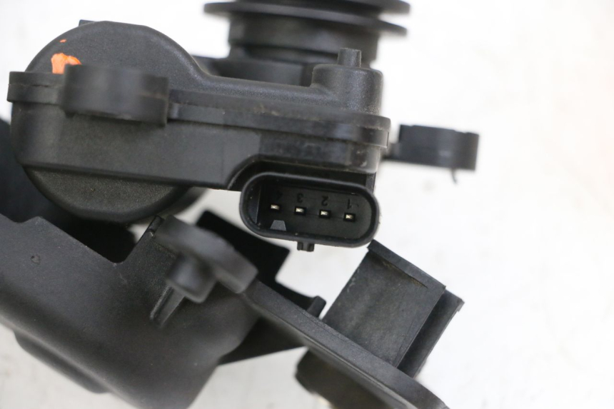 photo de MOTOR VÁLVULA ESCAPE BMW R GS 1250 (2021 - 2024) - Outro ângulo de visão