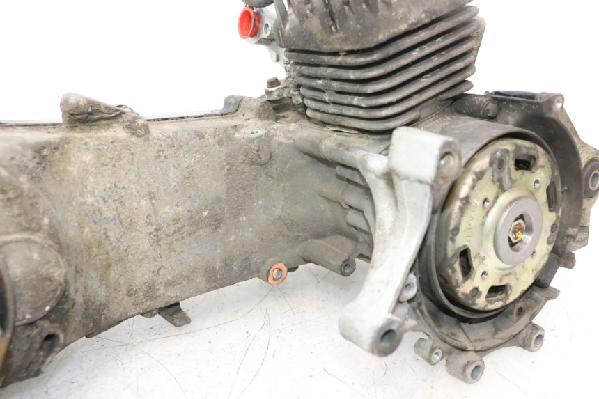 photo de MOTOR PEUGEOT VIVACITY 50 (1998 - 2003) - Outro ângulo de visão