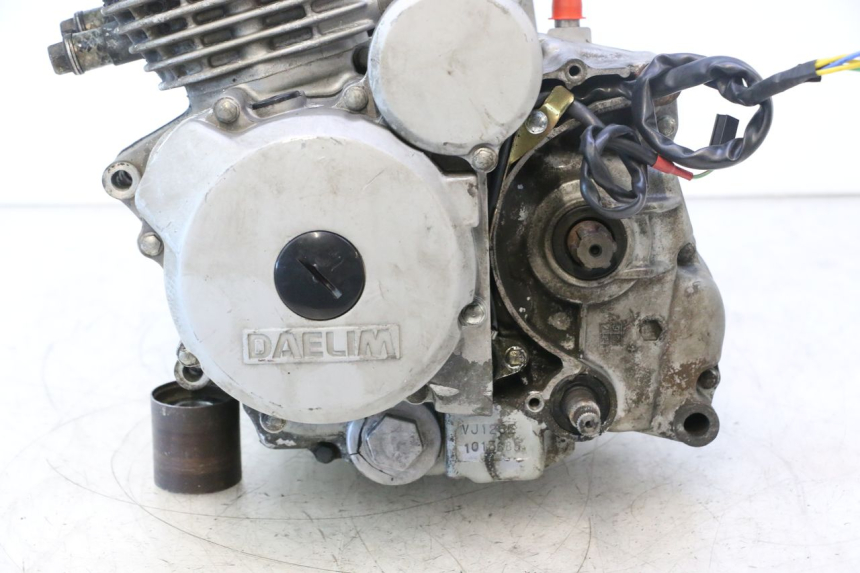 photo de MOTOR DAELIM VJ ROADWIN 125 (2004 - 2007) - Inspeção visual